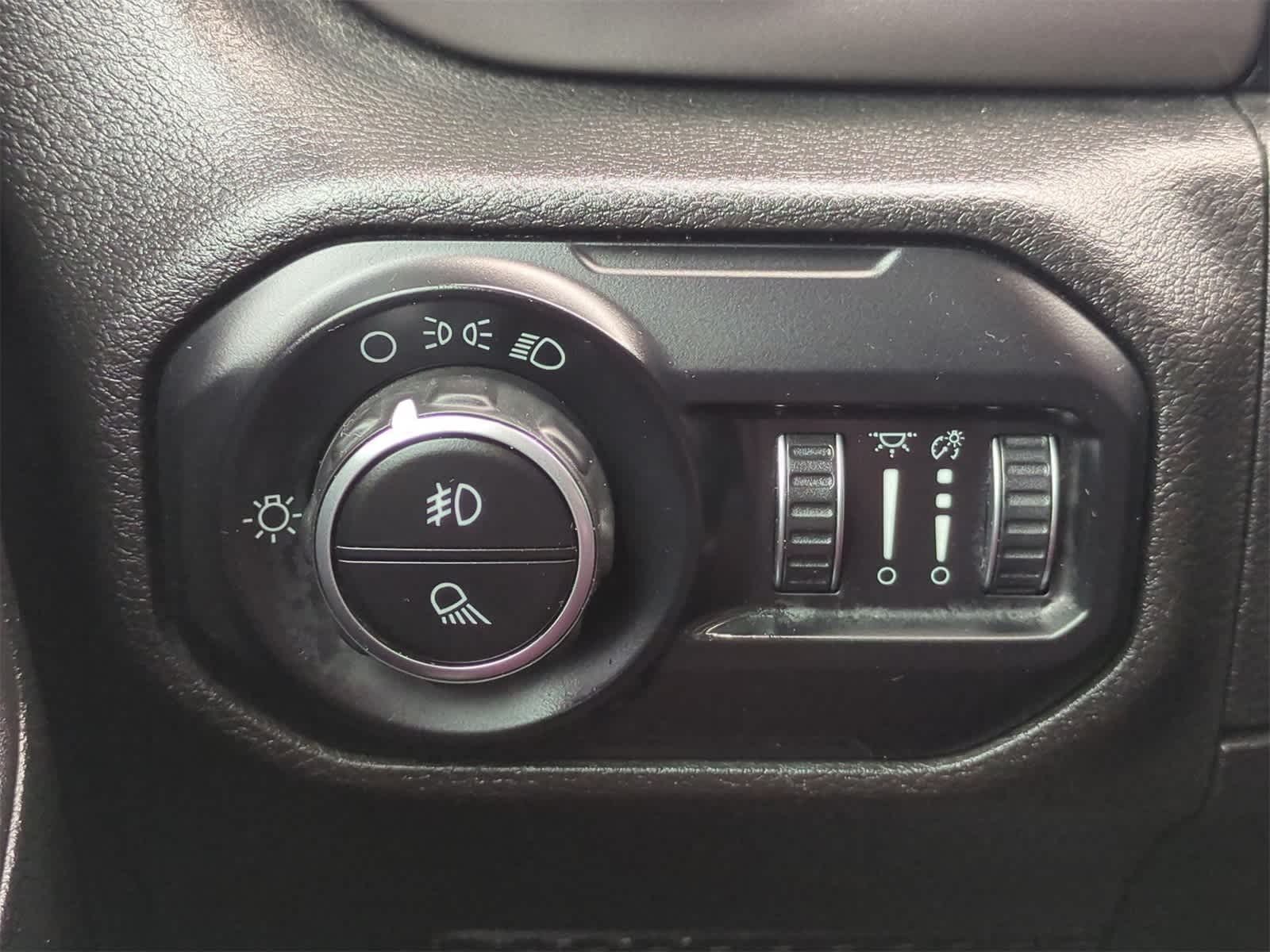 Thumbnail: 2020 Jeep Gladiator - 18