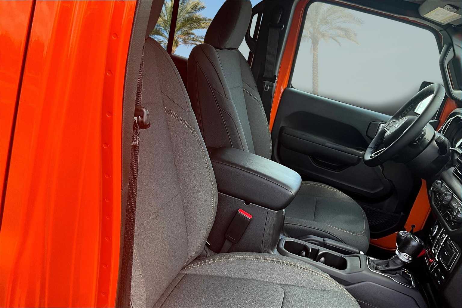 Thumbnail: 2025 Jeep Wrangler - 14