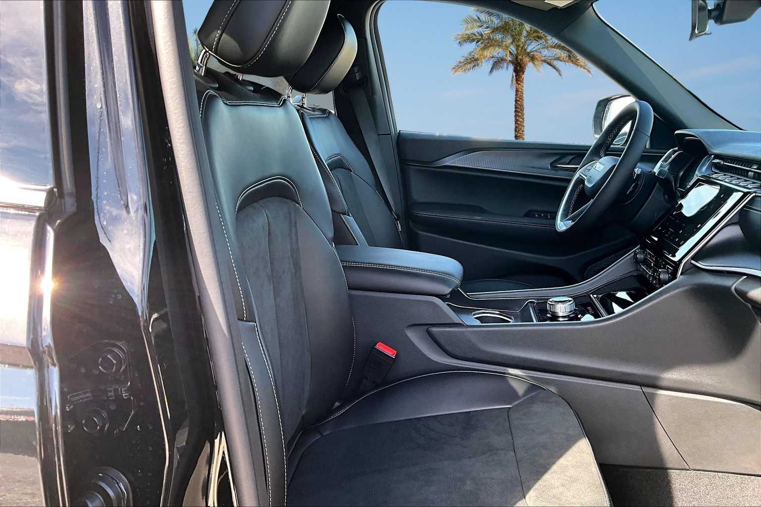 Thumbnail: 2025 Jeep Grand Cherokee - 13