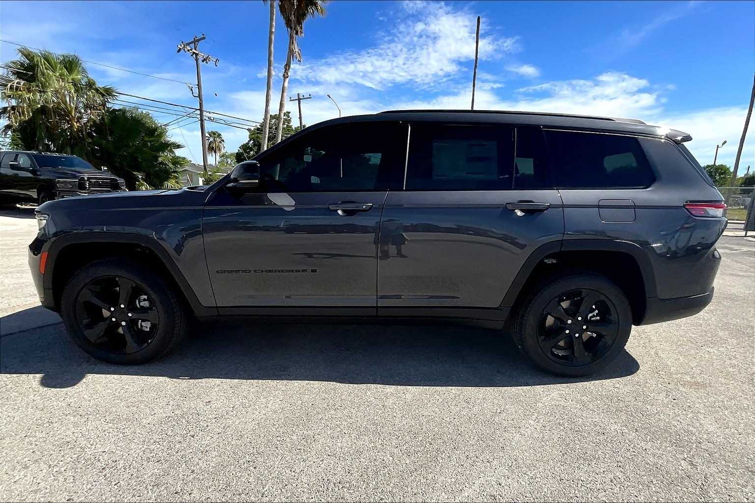 Thumbnail: 2025 Jeep Grand Cherokee - 3