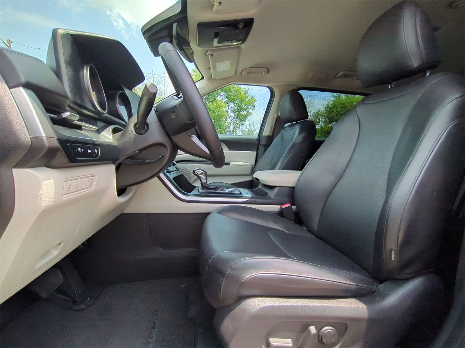 Thumbnail: 2023 Kia Carnival - 16
