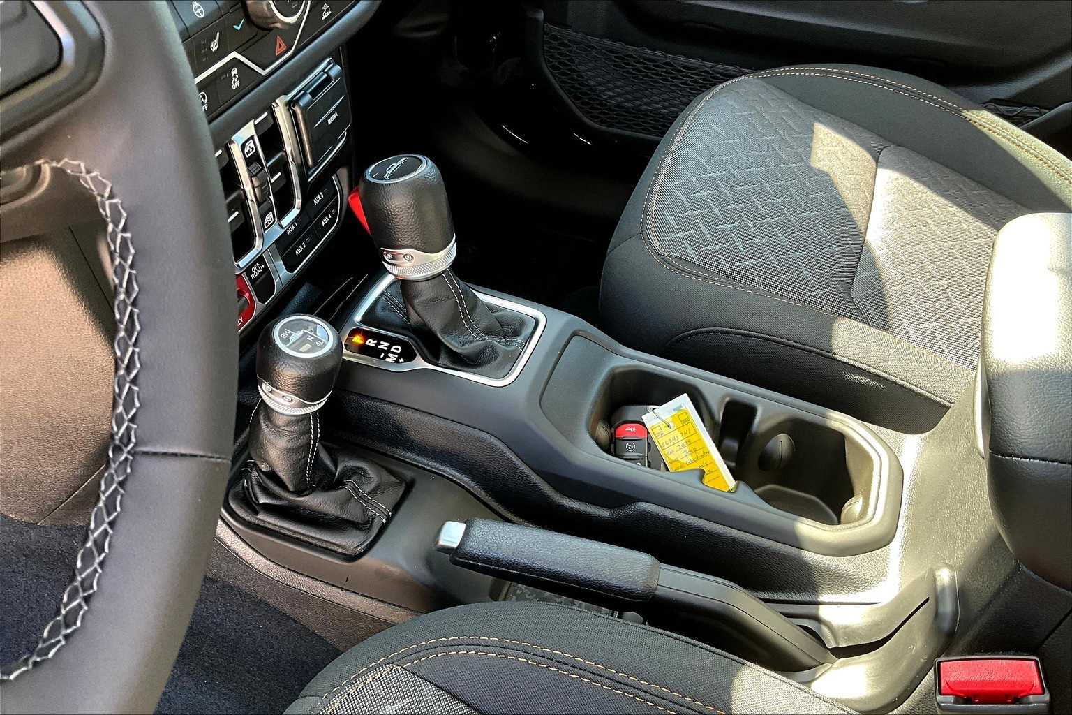 Thumbnail: 2025 Jeep Gladiator - 17