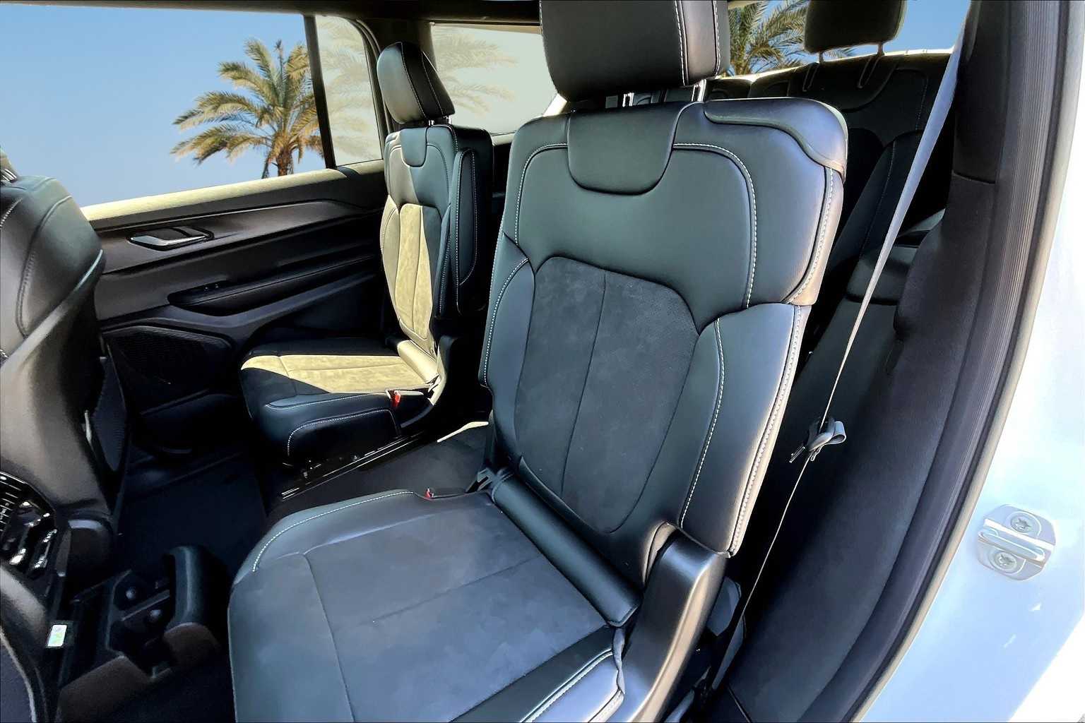 Thumbnail: 2025 Jeep Grand Cherokee - 12