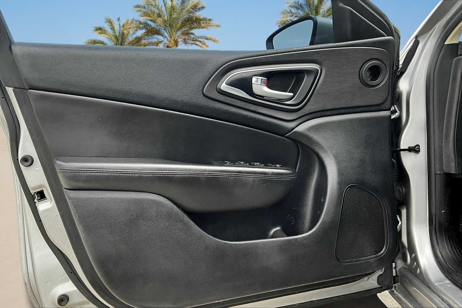 Thumbnail: 2016 Chrysler 200 - 26