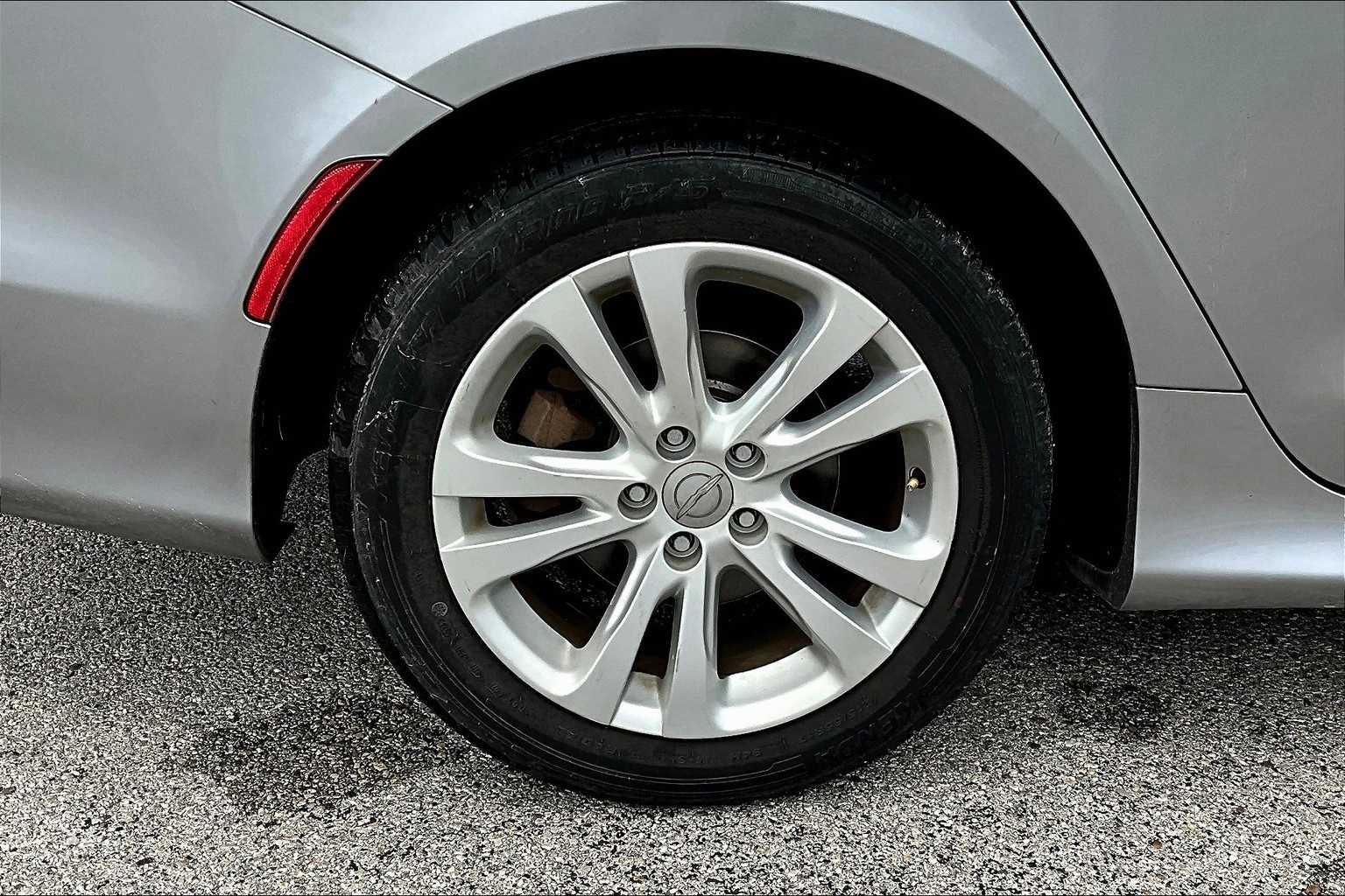 Thumbnail: 2016 Chrysler 200 - 33