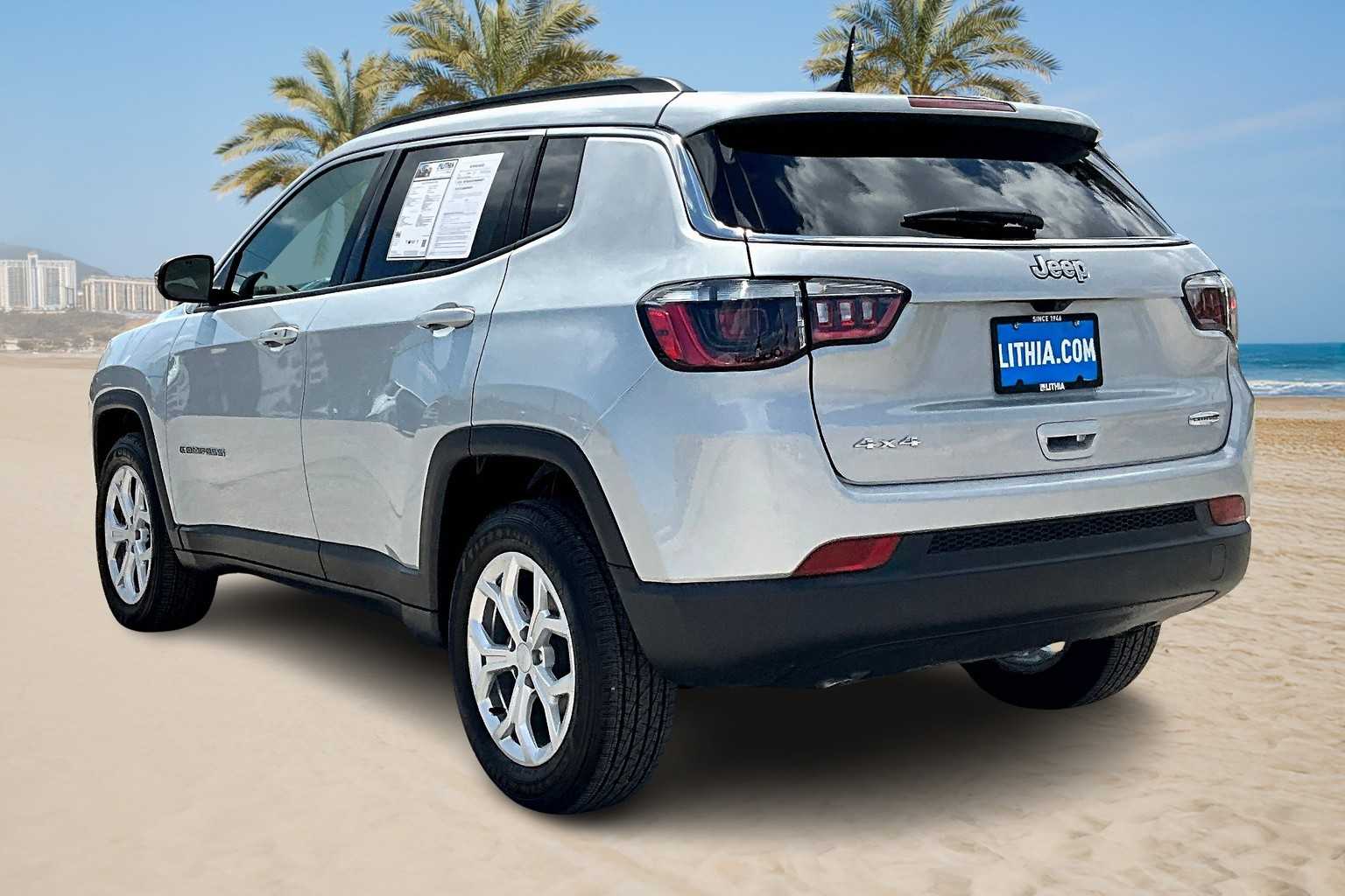 2024 Jeep Compass Latitude photo 3