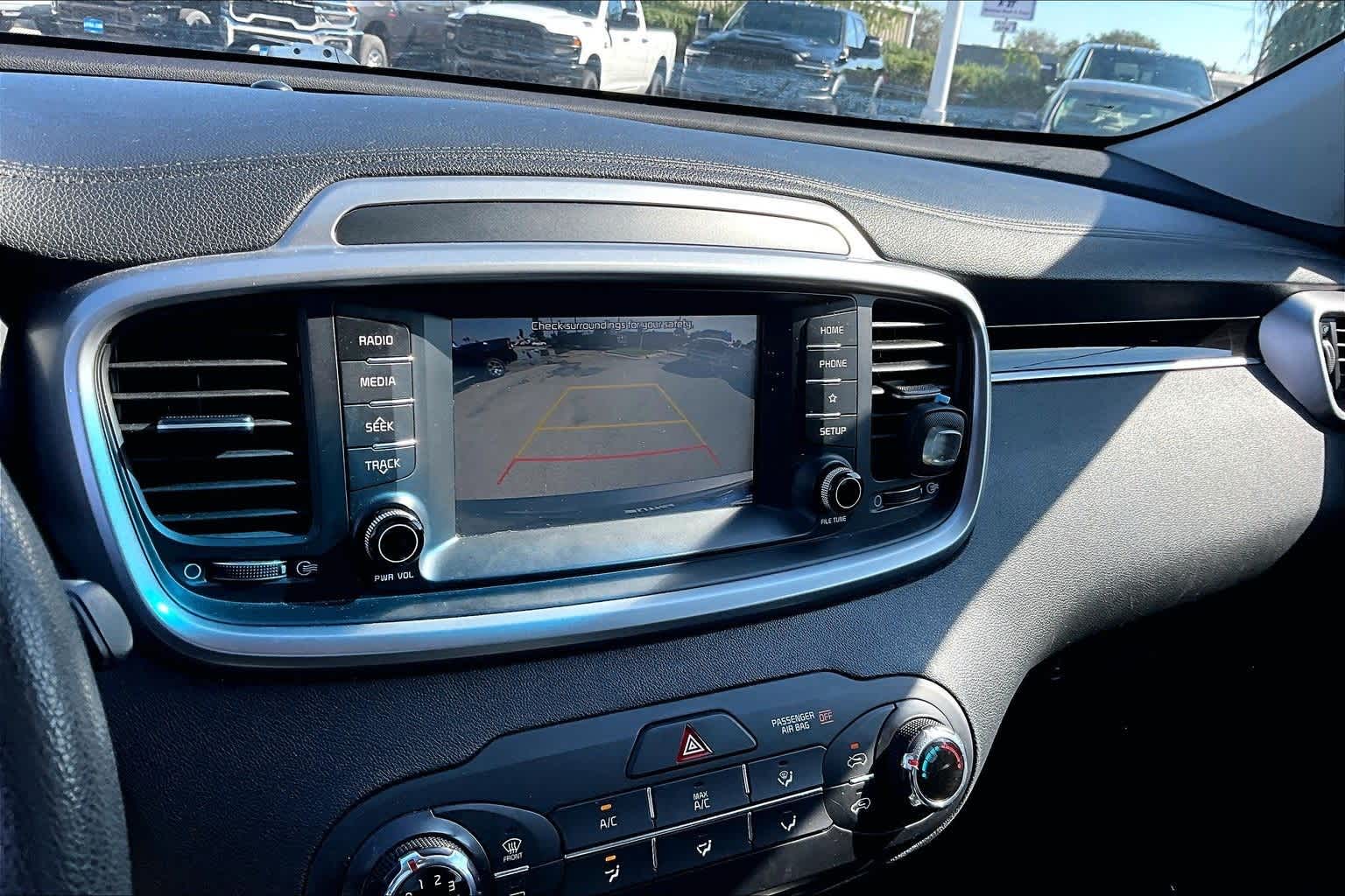 Thumbnail: 2020 Kia Sorento - 26