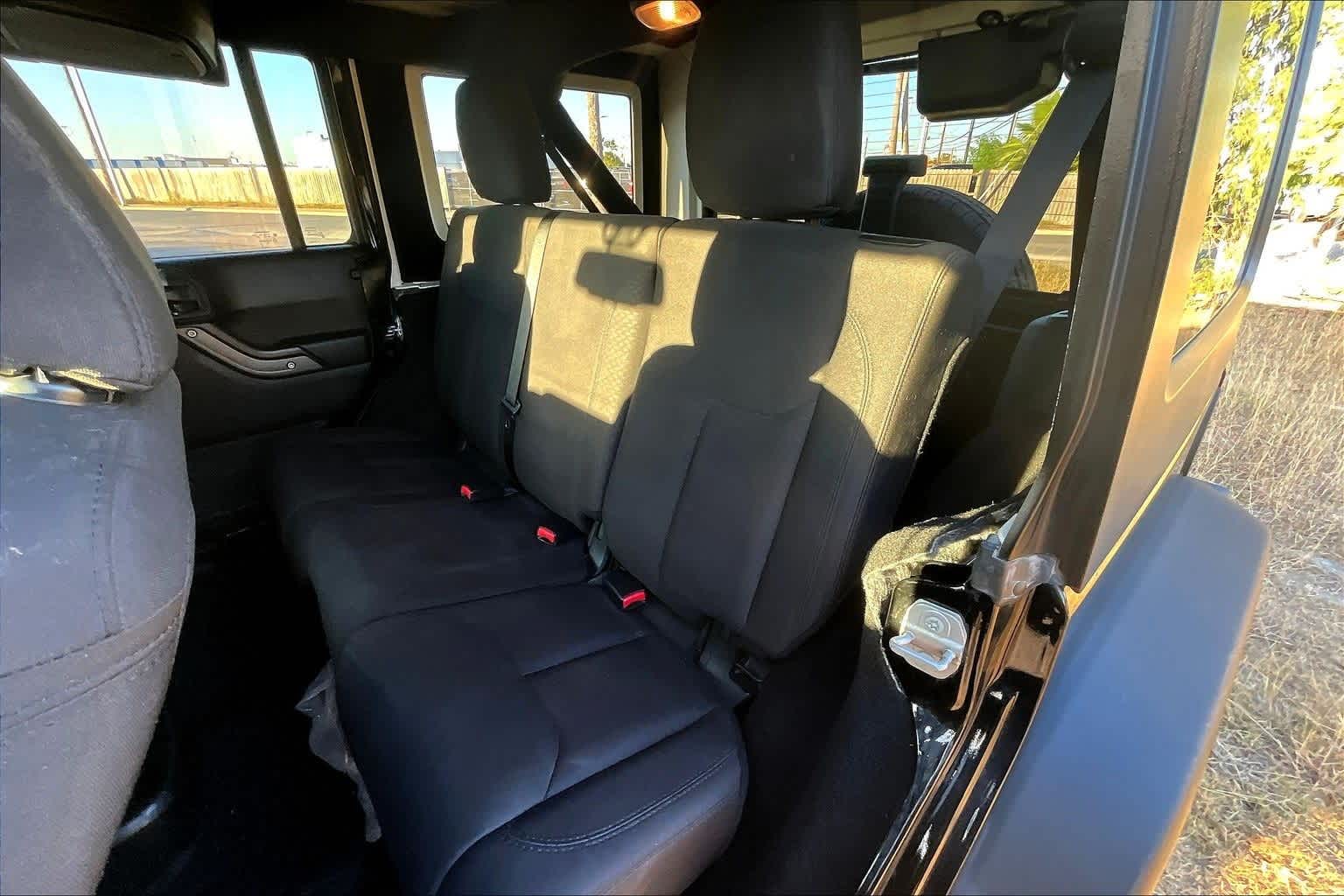 Thumbnail: 2016 Jeep Wrangler - 14