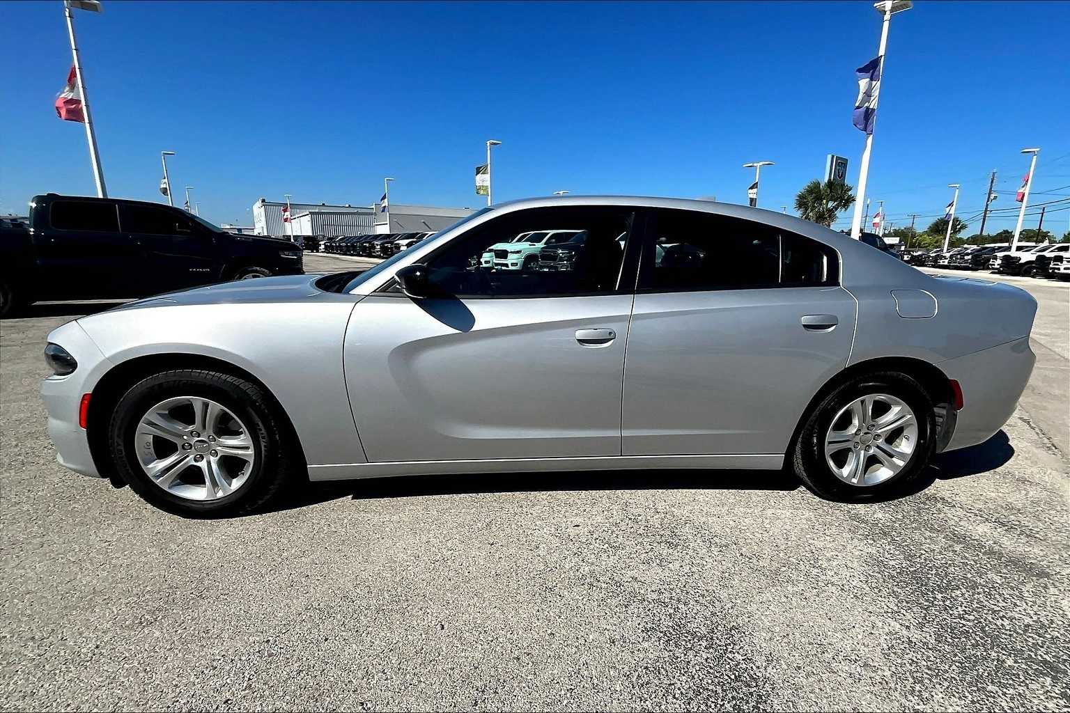 2023 Dodge Charger SXT photo 3