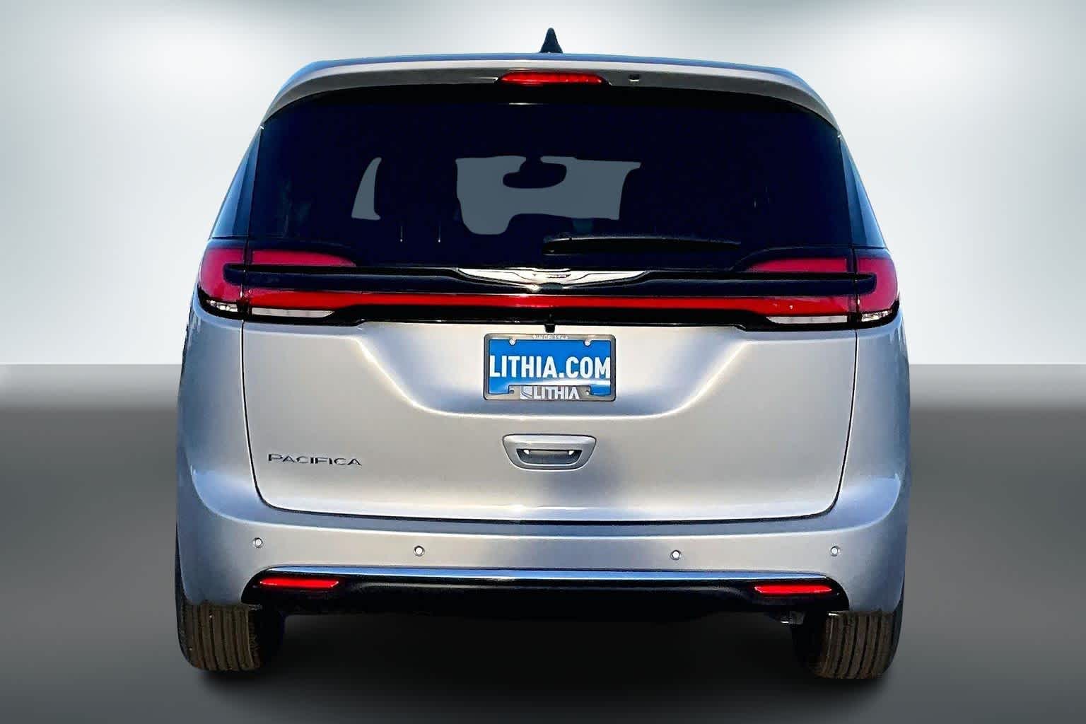 Thumbnail: 2026 Chrysler Pacifica - 5