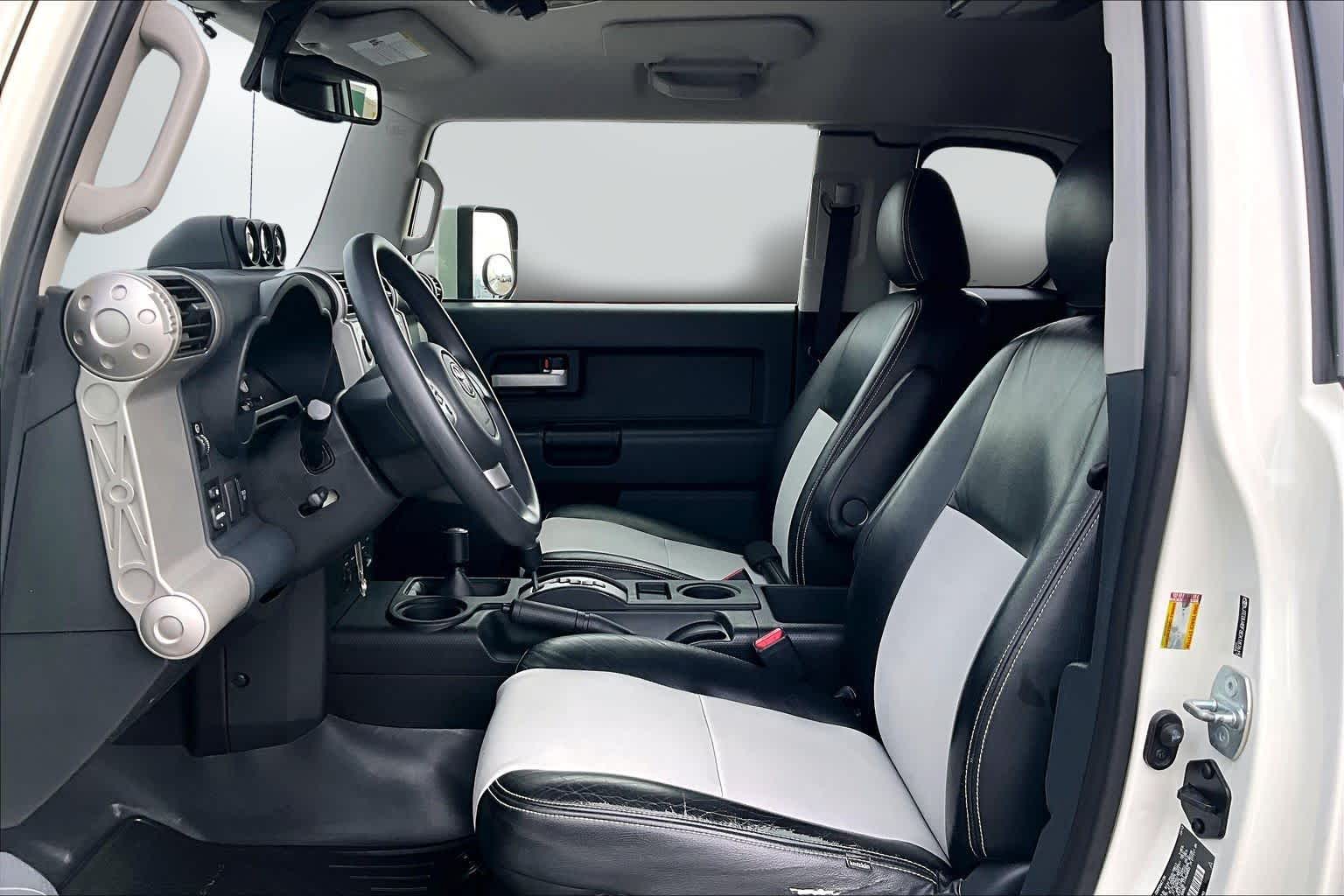 Thumbnail: 2014 Toyota FJ Cruiser - 11