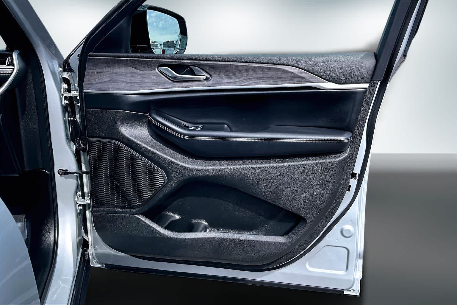 Thumbnail: 2024 Jeep Grand Cherokee L - 28