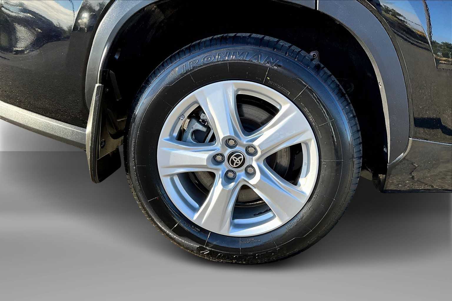 Thumbnail: 2024 Toyota Highlander - 36