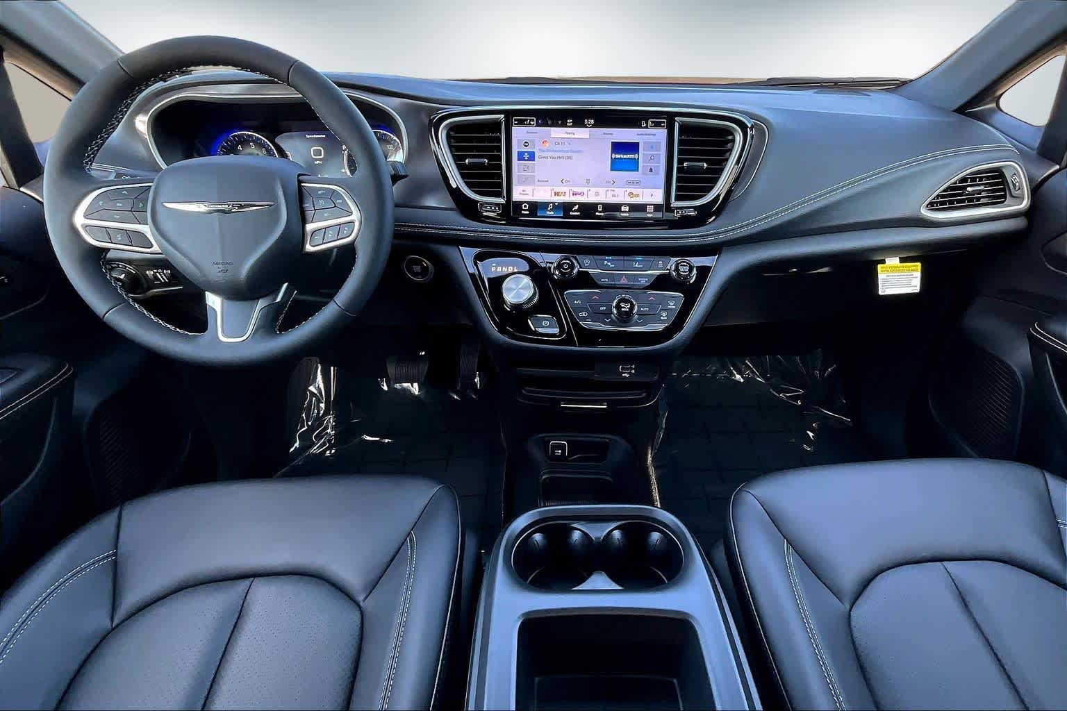 Thumbnail: 2026 Chrysler Pacifica - 10