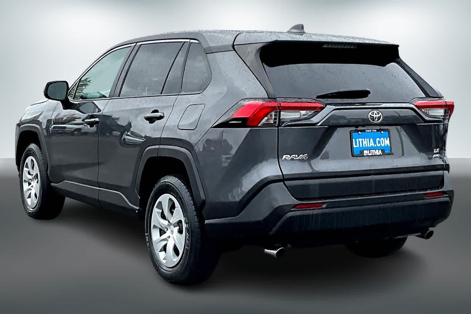 2023 Toyota RAV4 LE photo 3