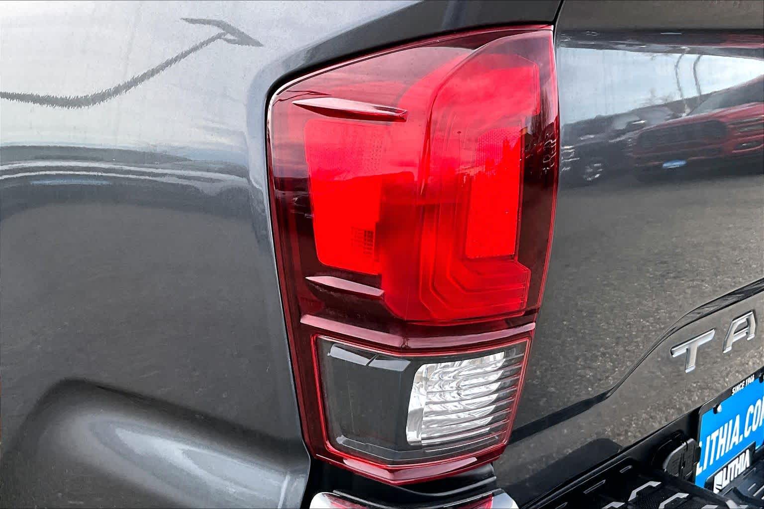 Thumbnail: 2021 Toyota Tacoma - 33