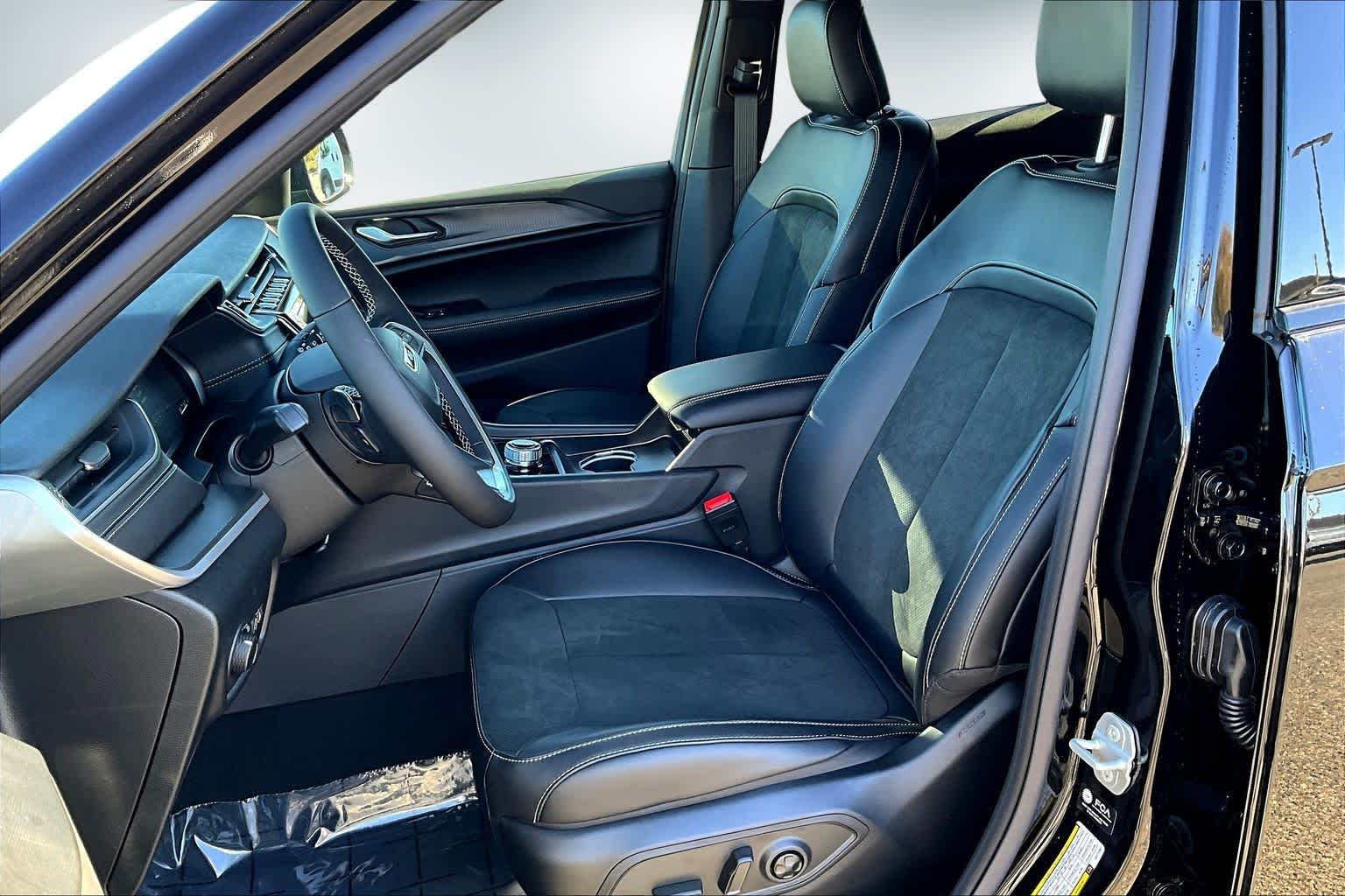 Thumbnail: 2025 Jeep Grand Cherokee - 11