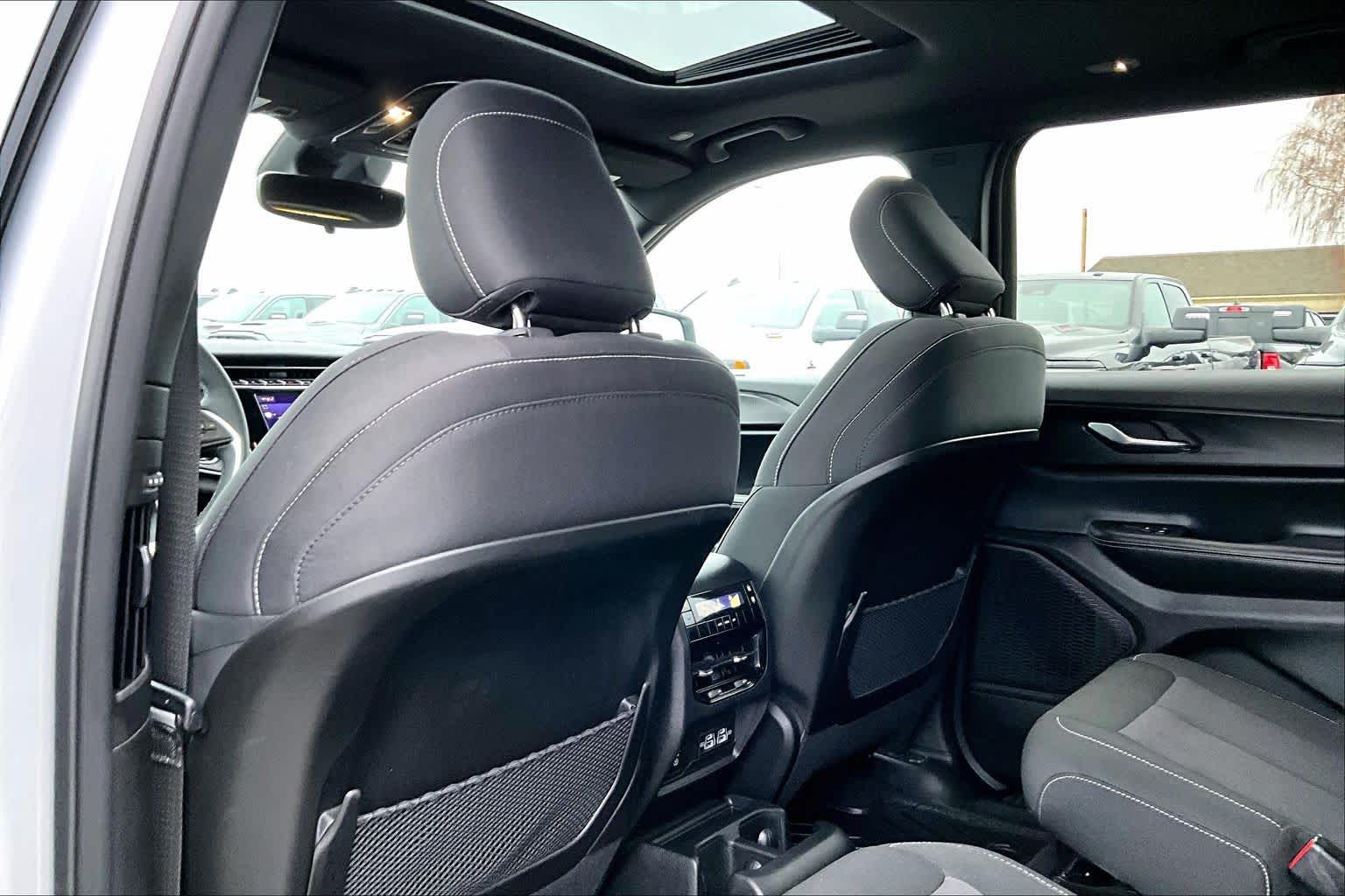 Thumbnail: 2024 Jeep Grand Cherokee L - 12