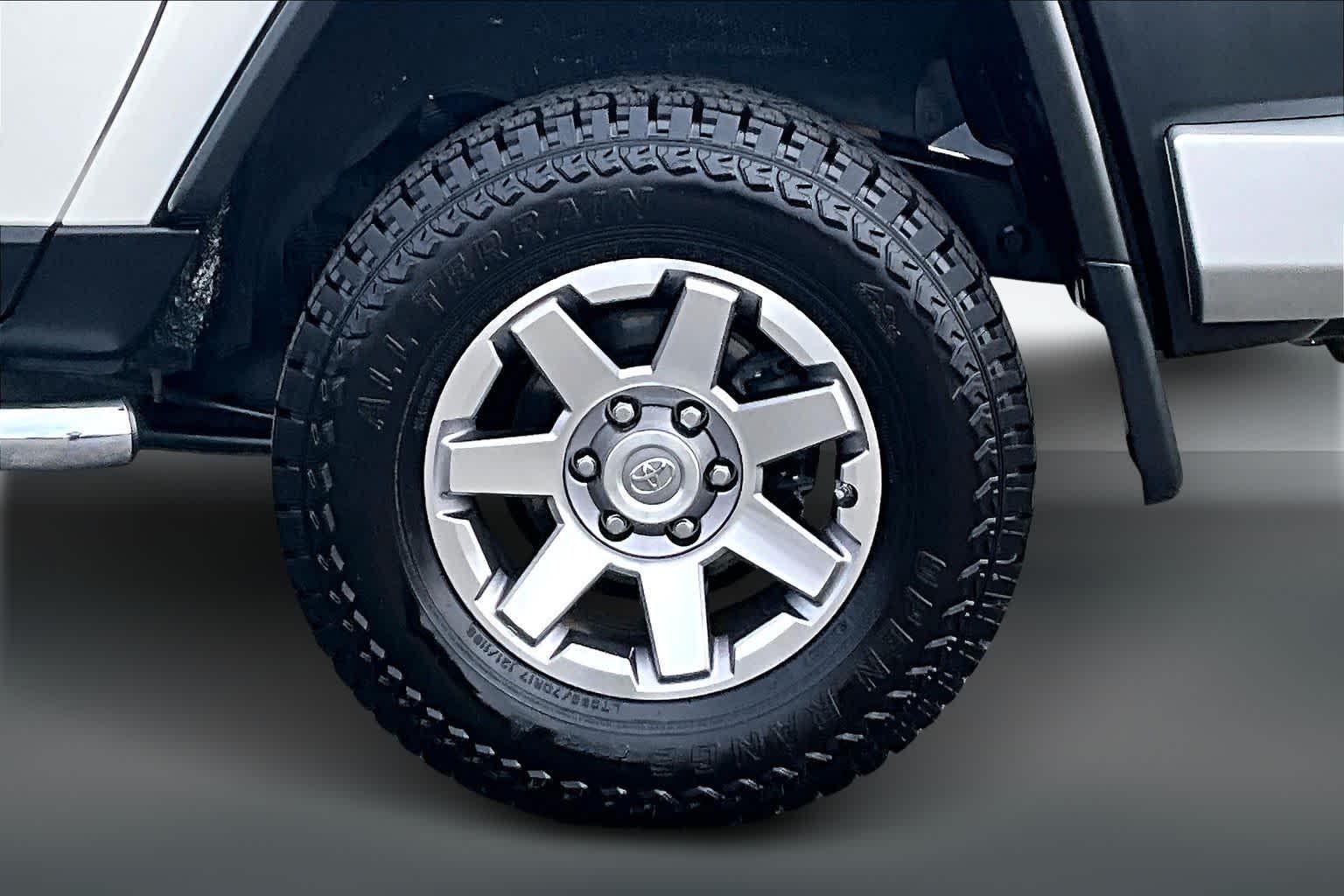 Thumbnail: 2014 Toyota FJ Cruiser - 33