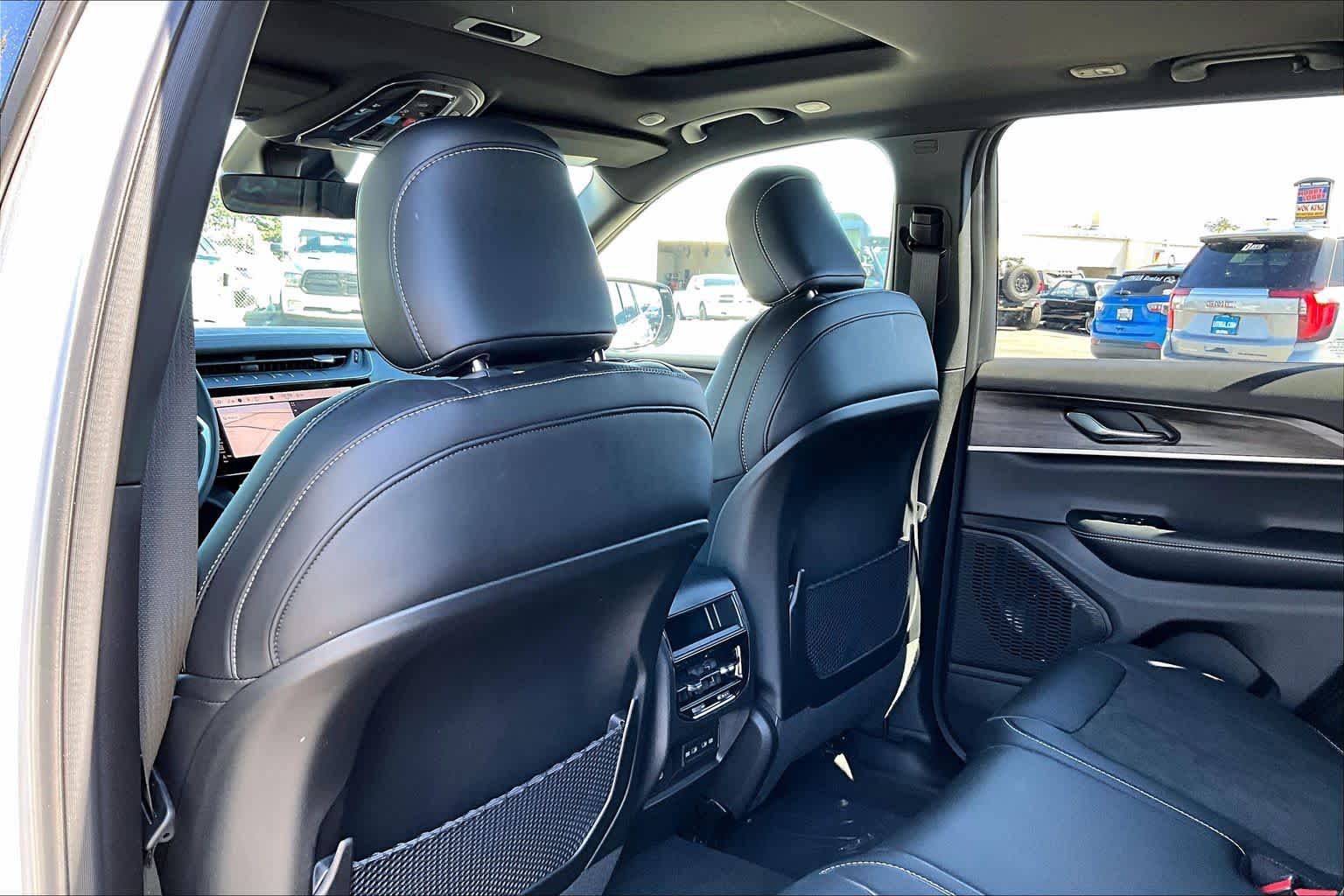 Thumbnail: 2026 Jeep Grand Cherokee - 12