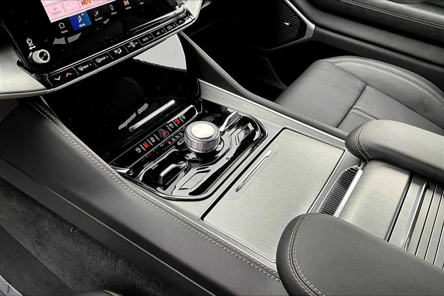 Thumbnail: 2025 Jeep Wagoneer - 16