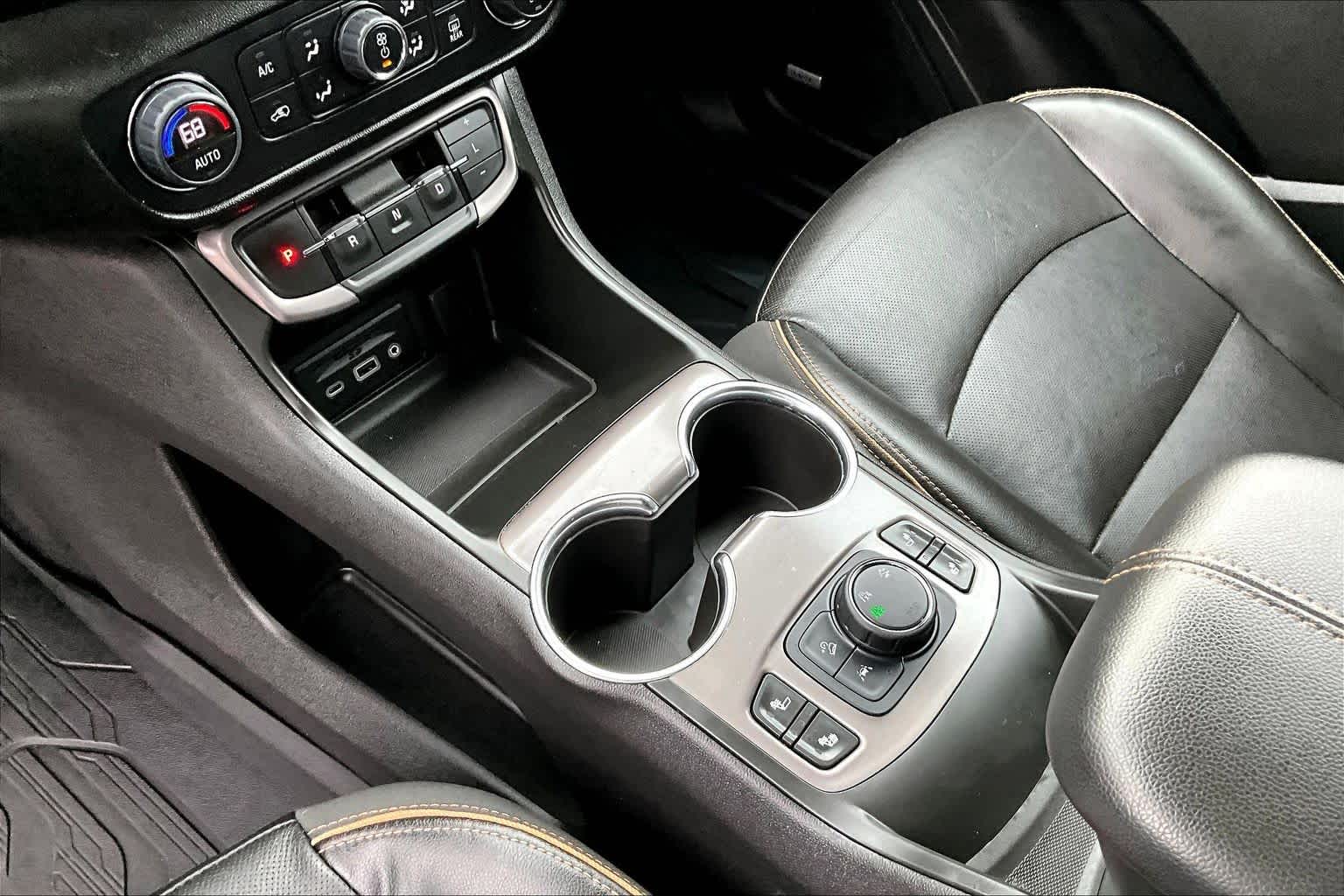 Thumbnail: 2022 GMC Terrain - 16