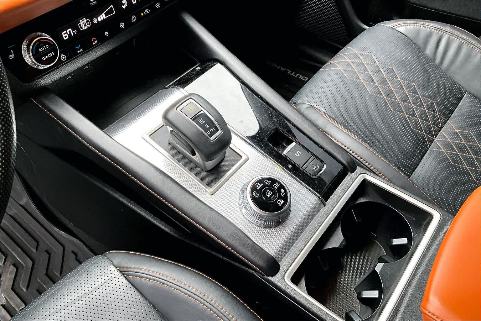 Thumbnail: 2022 Mitsubishi Outlander - 14