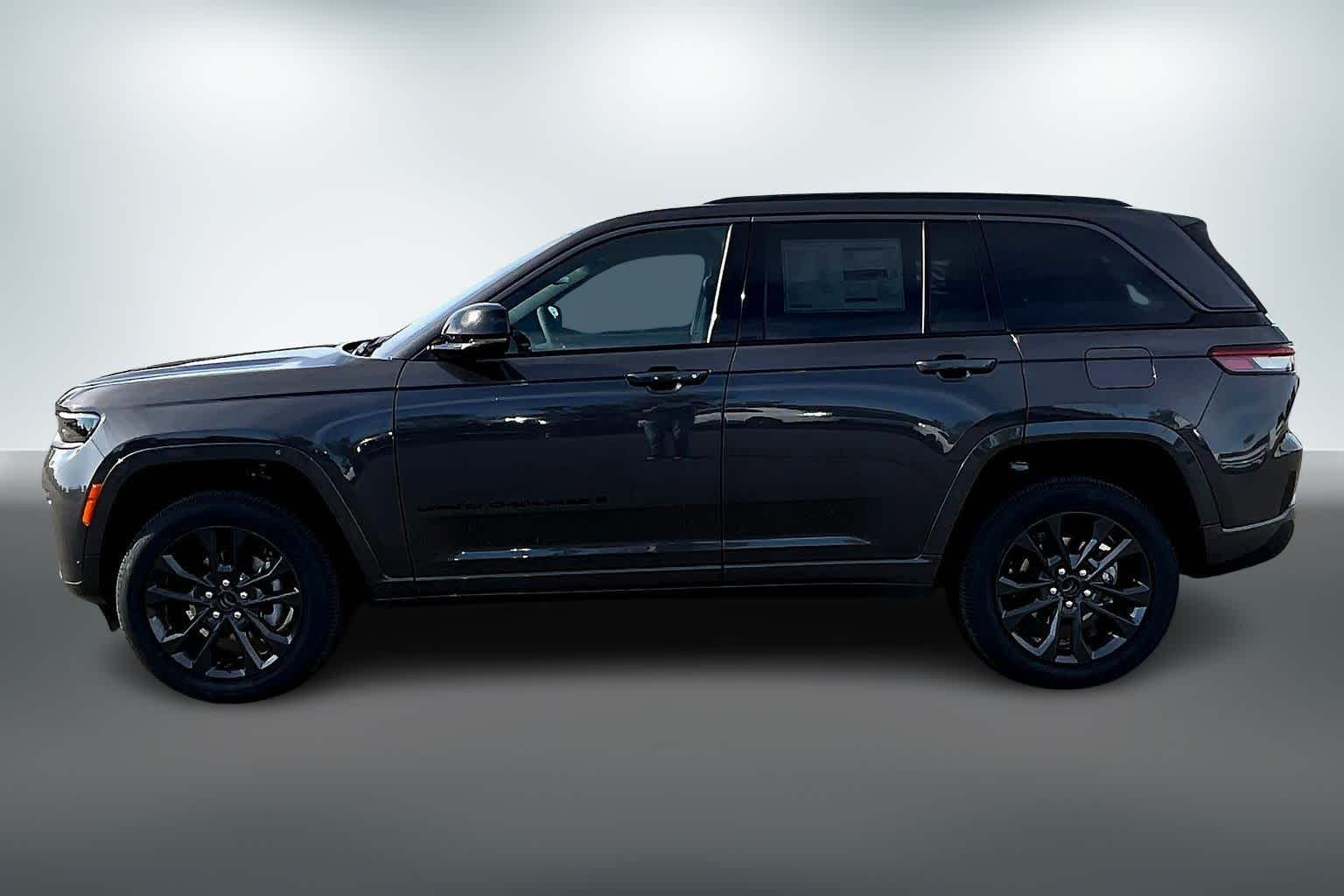 Thumbnail: 2026 Jeep Grand Cherokee - 3