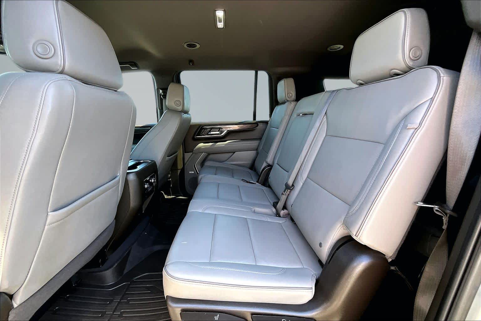Thumbnail: 2025 GMC Yukon XL - 28