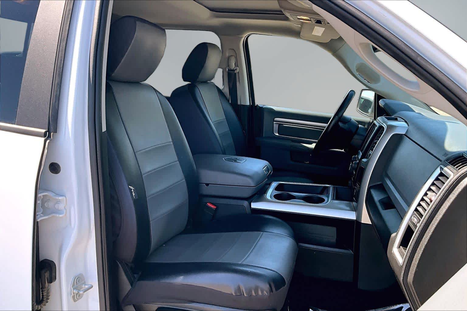 Thumbnail: 2019 RAM 1500 Classic - 13
