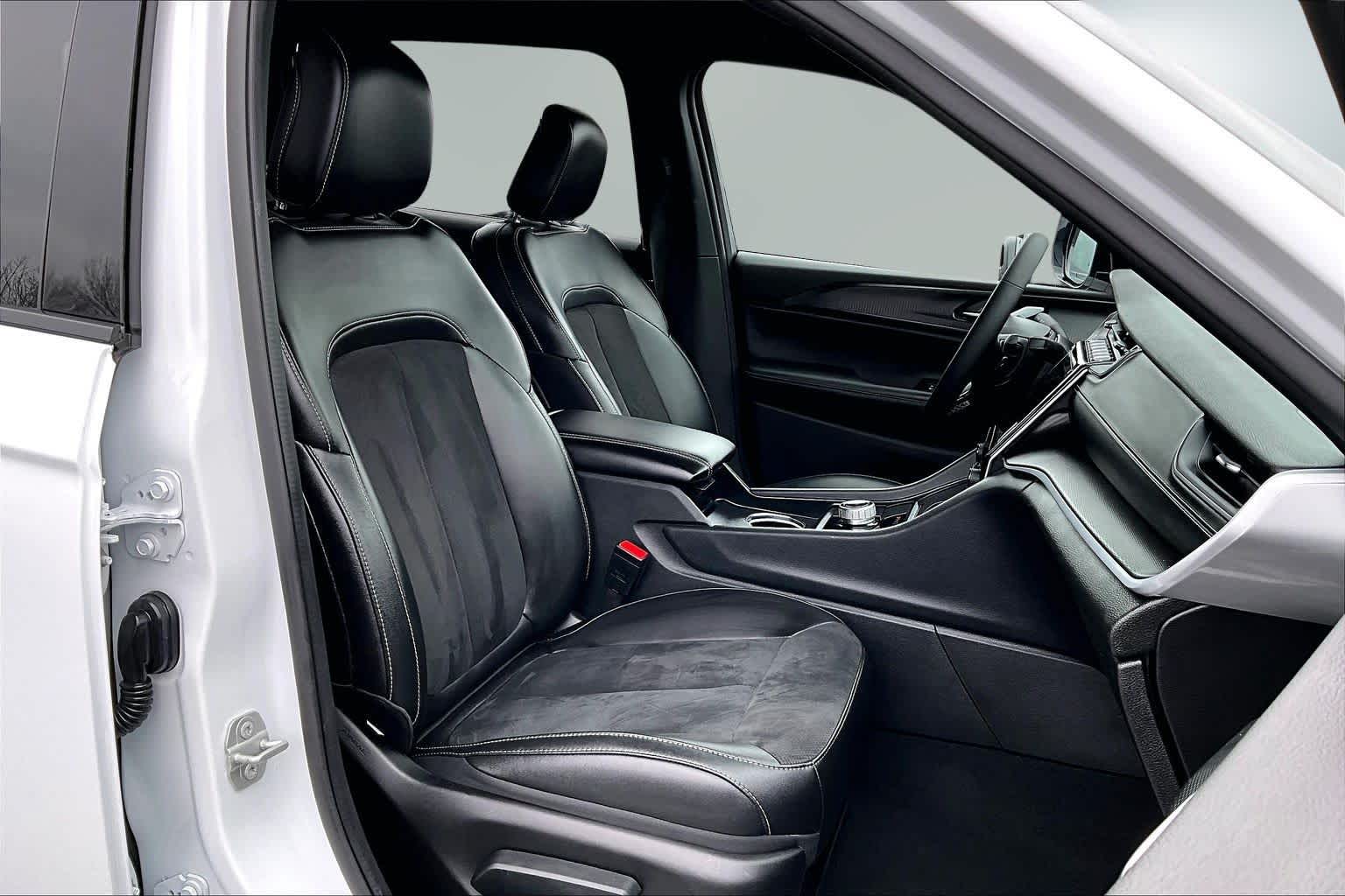 Thumbnail: 2024 Jeep Grand Cherokee L - 13