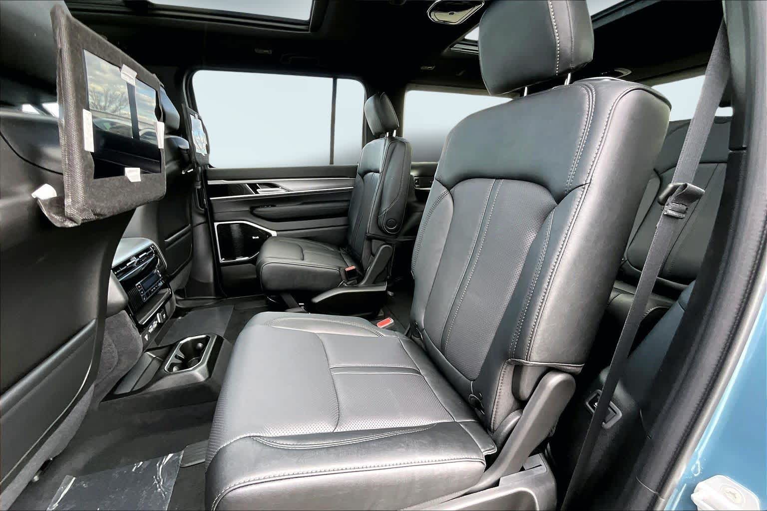 Thumbnail: 2026 Jeep Grand Wagoneer - 12