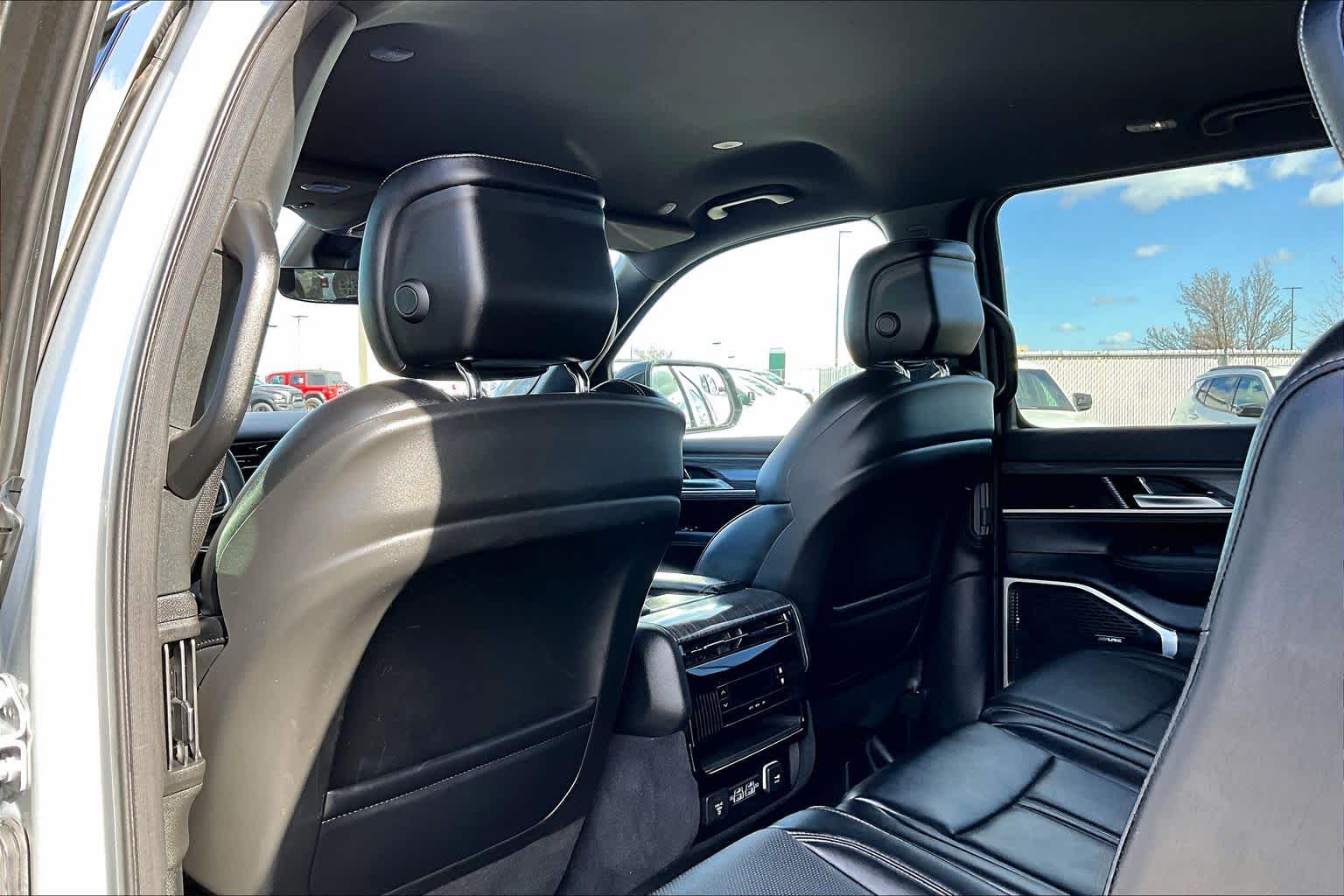 Thumbnail: 2024 Jeep Wagoneer - 12