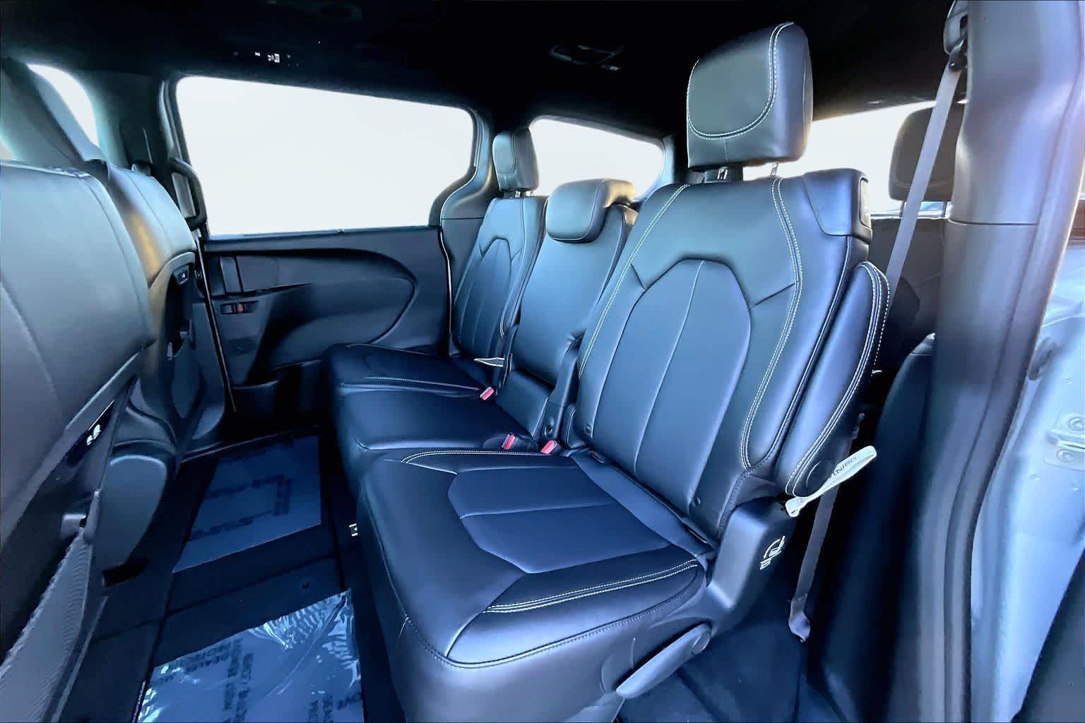 Thumbnail: 2026 Chrysler Pacifica - 13