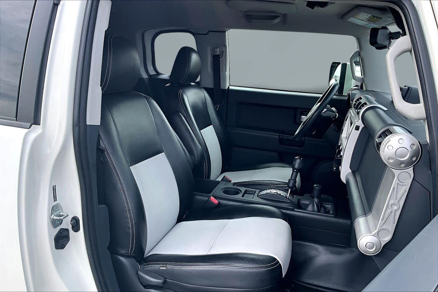 Thumbnail: 2014 Toyota FJ Cruiser - 12