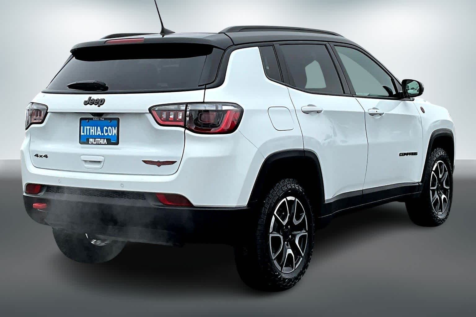 Thumbnail: 2024 Jeep Compass - 21