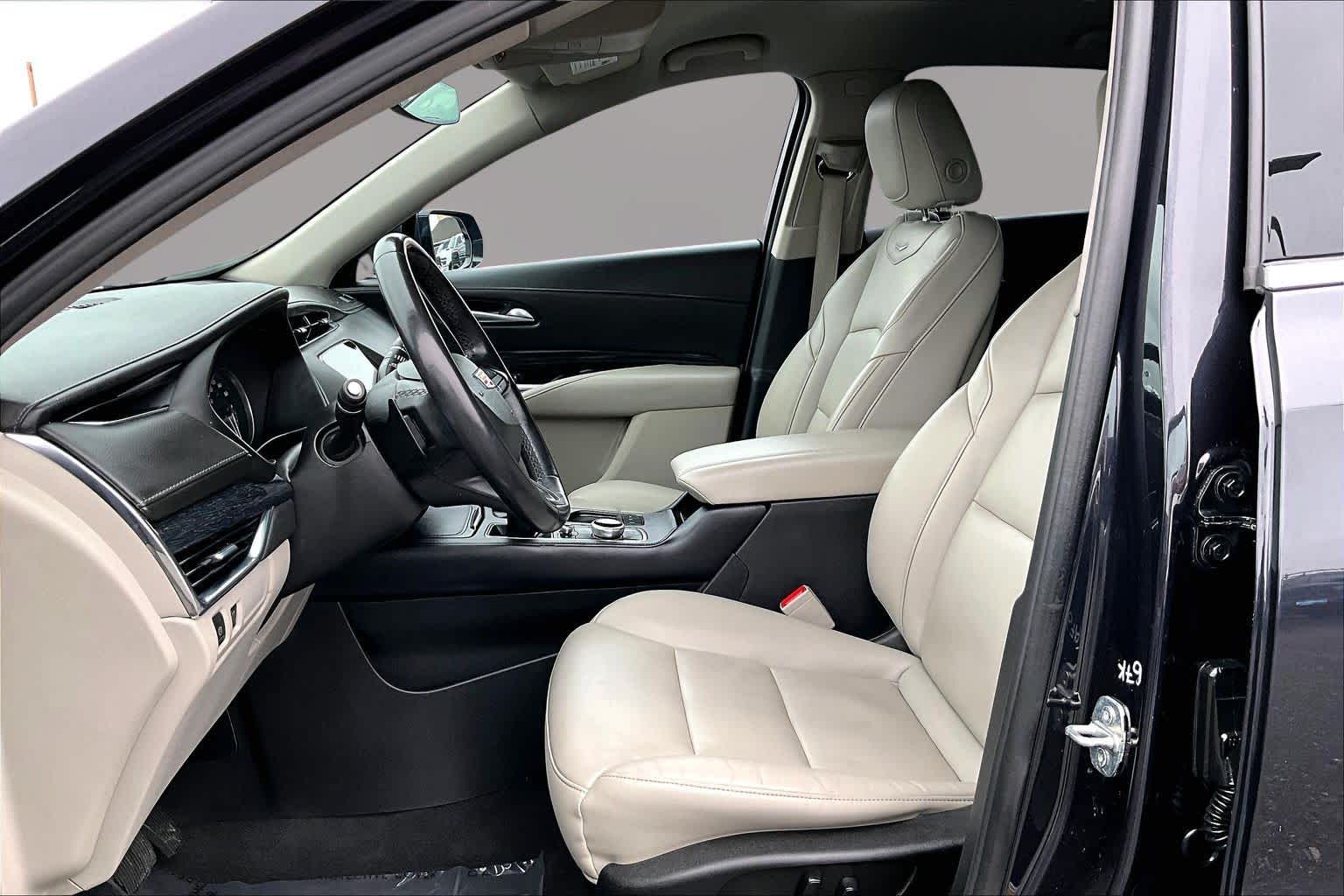 Thumbnail: 2023 Cadillac XT4 - 11