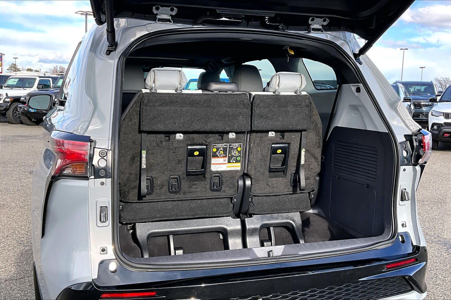 Thumbnail: 2024 Toyota Sienna - 18