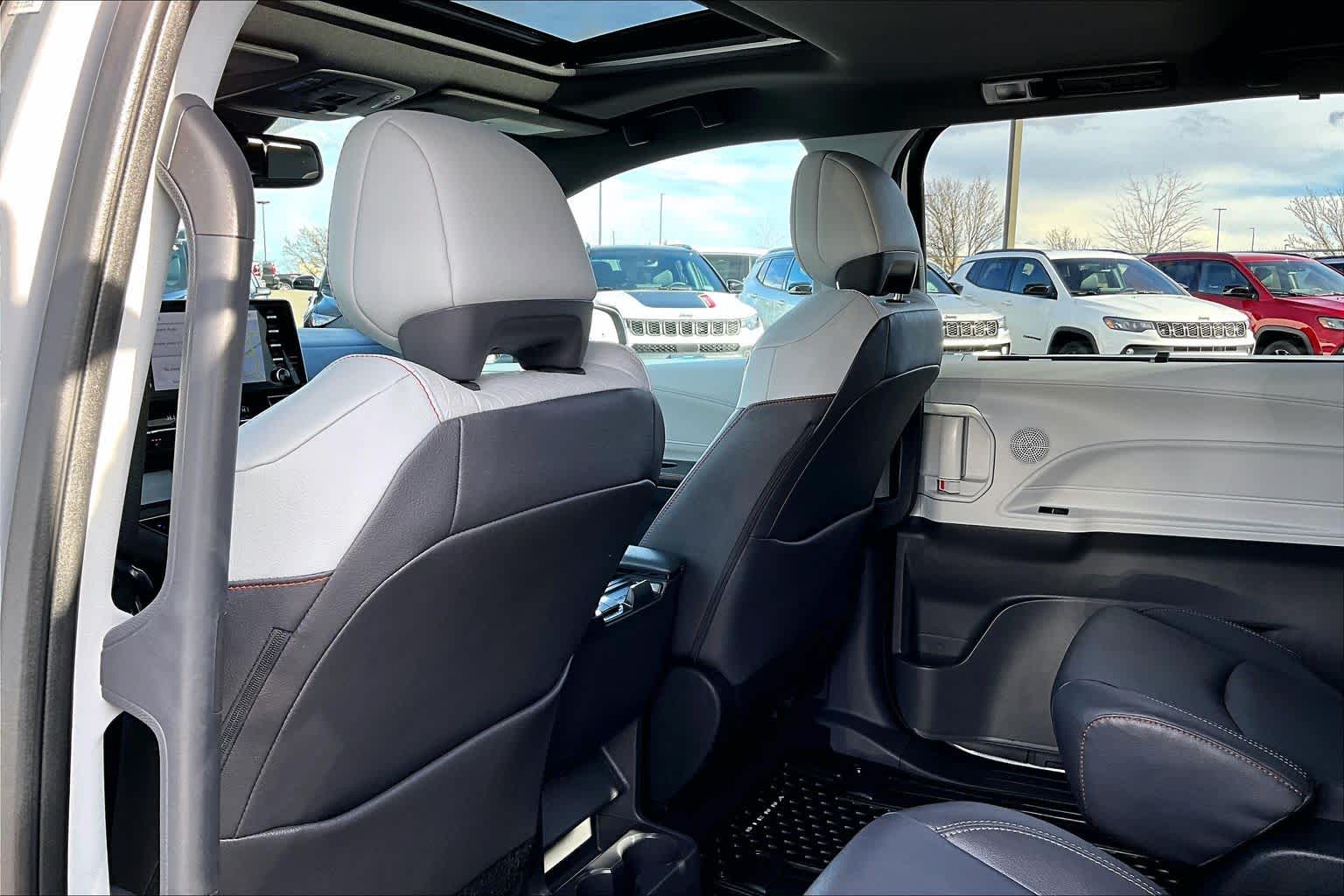 Thumbnail: 2024 Toyota Sienna - 12