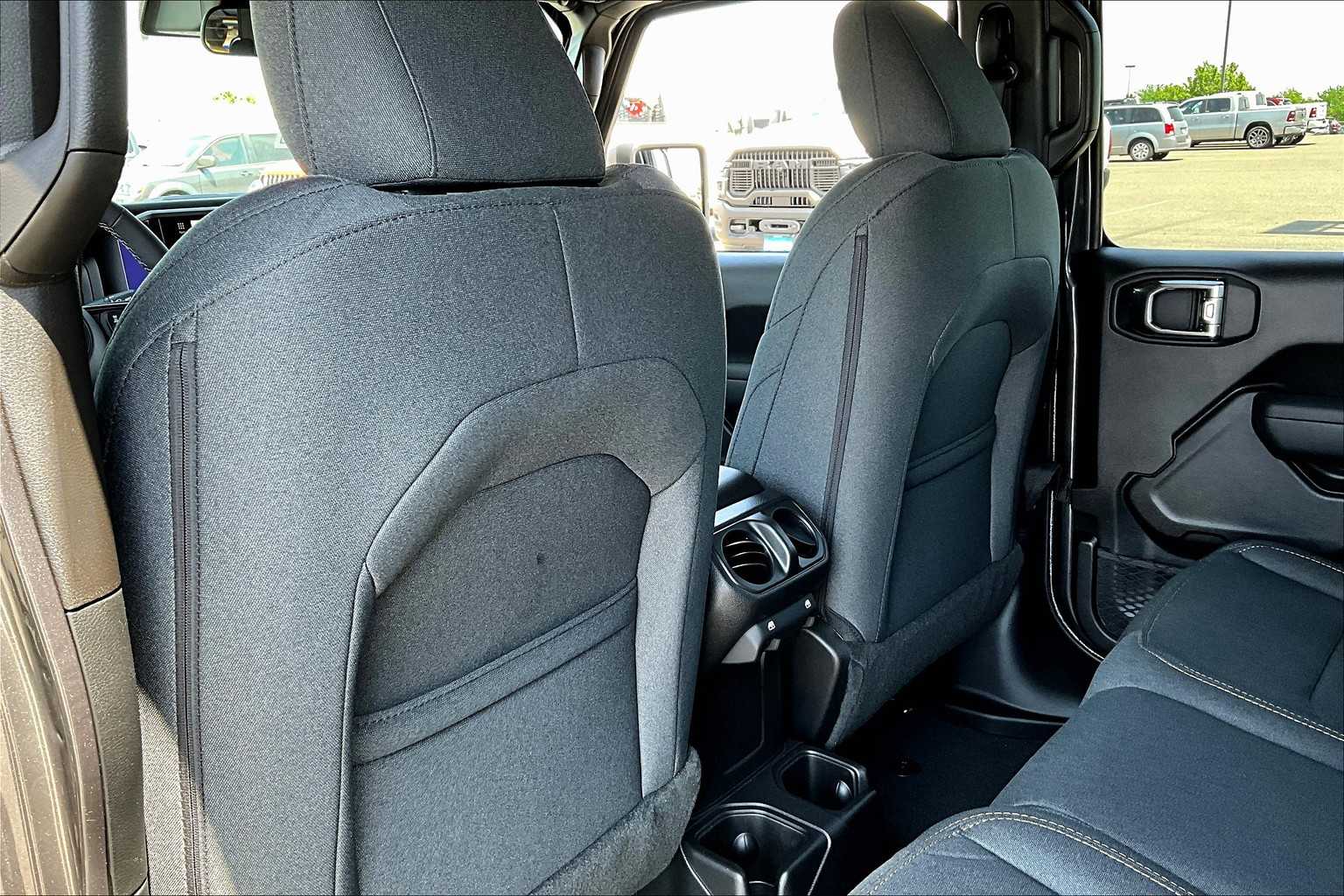 Thumbnail: 2025 Jeep Gladiator - 12