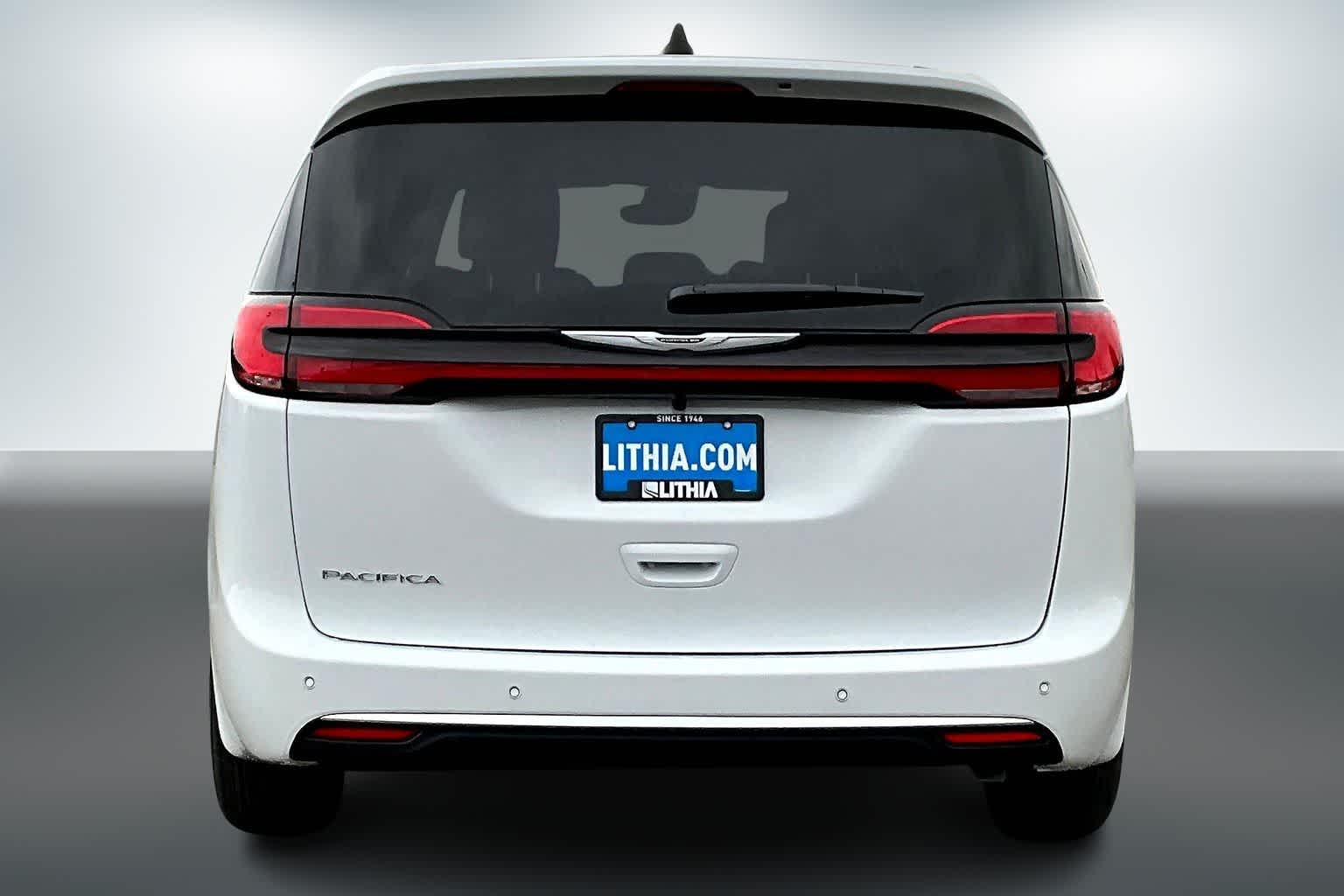 Thumbnail: 2026 Chrysler Pacifica - 5