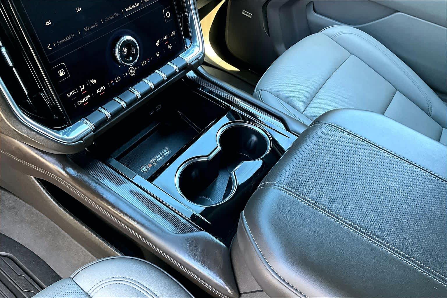 Thumbnail: 2025 GMC Yukon XL - 16