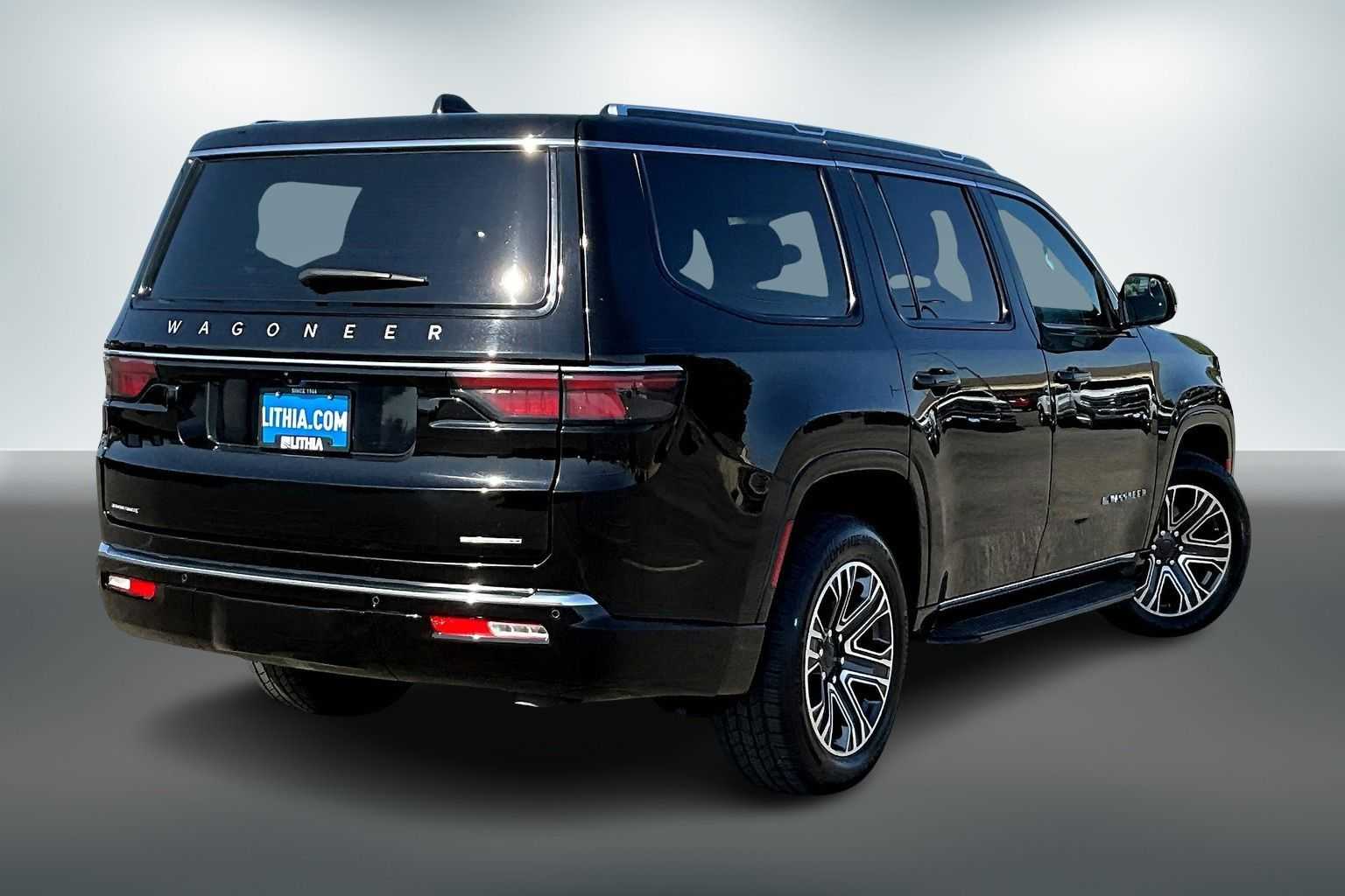 Thumbnail: 2023 Jeep Wagoneer - 19