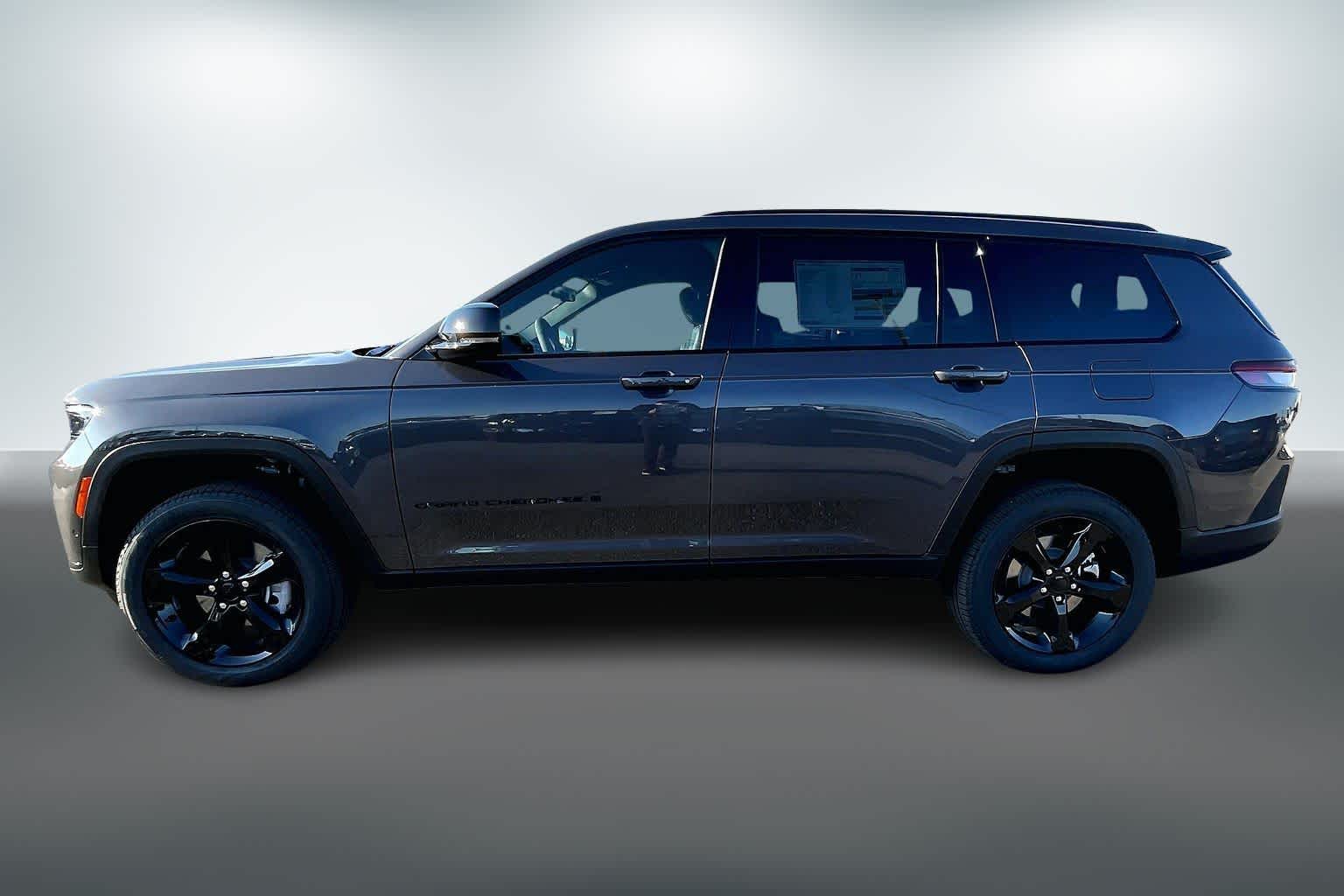 Thumbnail: 2025 Jeep Grand Cherokee - 3