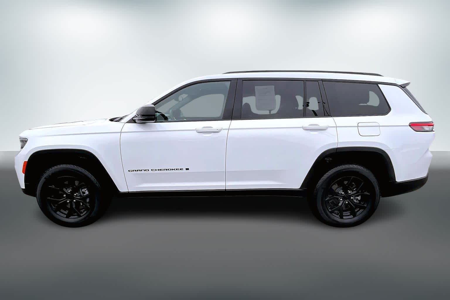 Thumbnail: 2024 Jeep Grand Cherokee L - 3