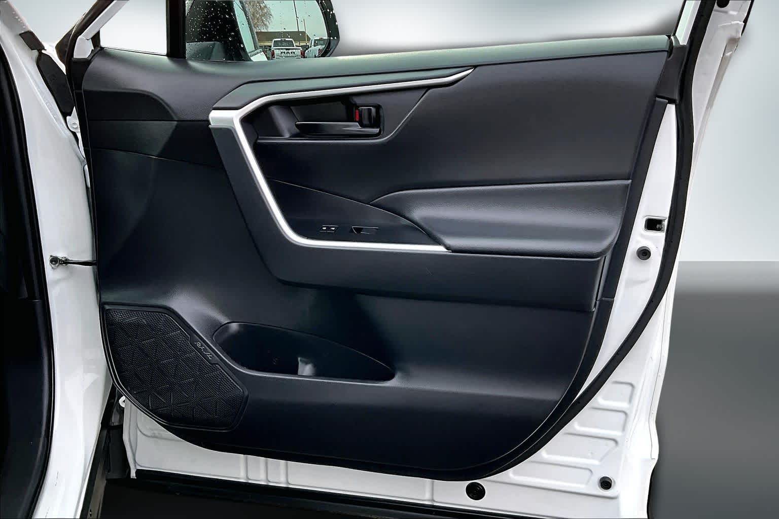 Thumbnail: 2024 Toyota RAV4 - 28