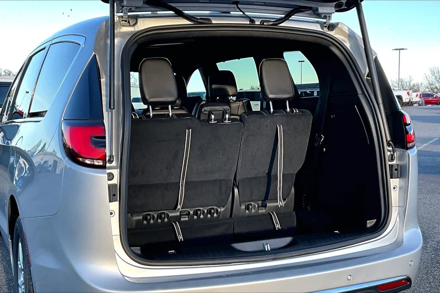 Thumbnail: 2026 Chrysler Pacifica - 19