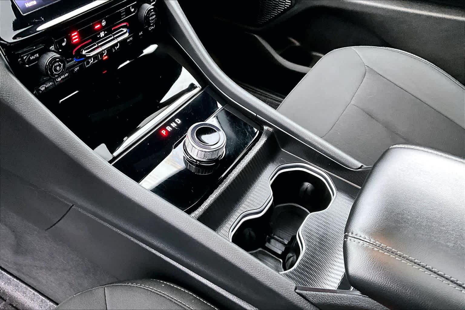 Thumbnail: 2024 Jeep Grand Cherokee L - 16