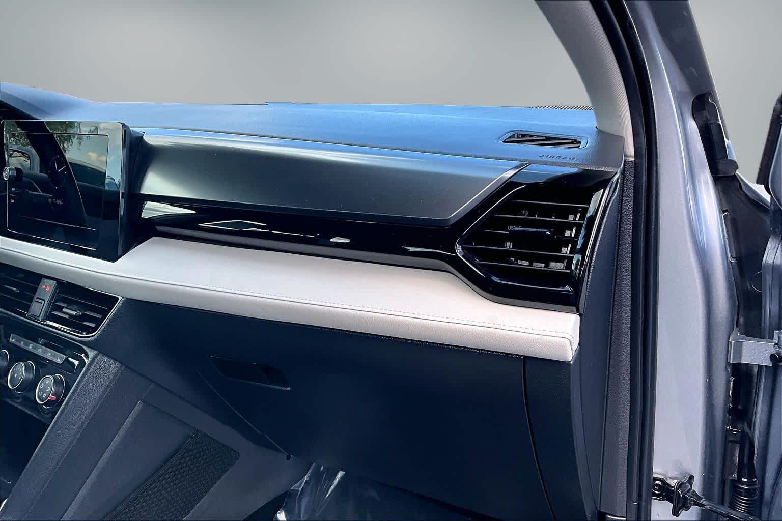 Thumbnail: 2025 Volkswagen Taos - 23