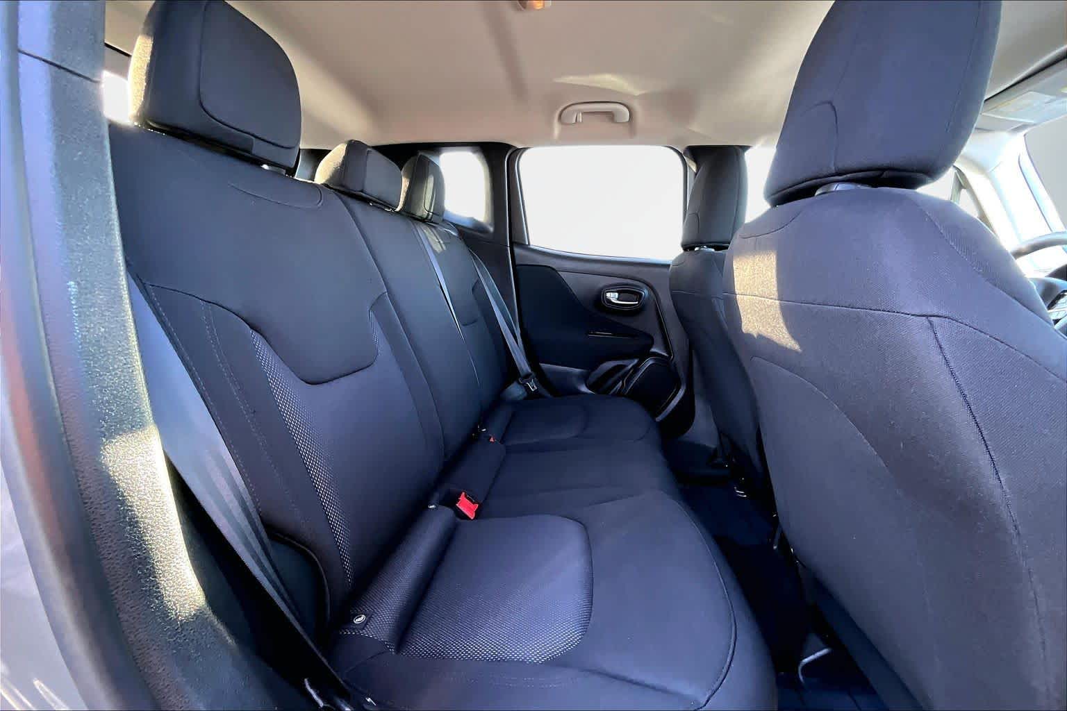 Thumbnail: 2021 Jeep Renegade - 30